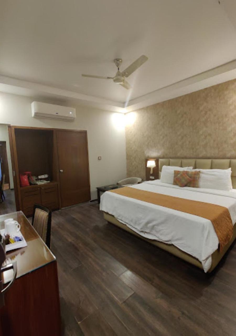 Hotel The India Benares Esterno foto