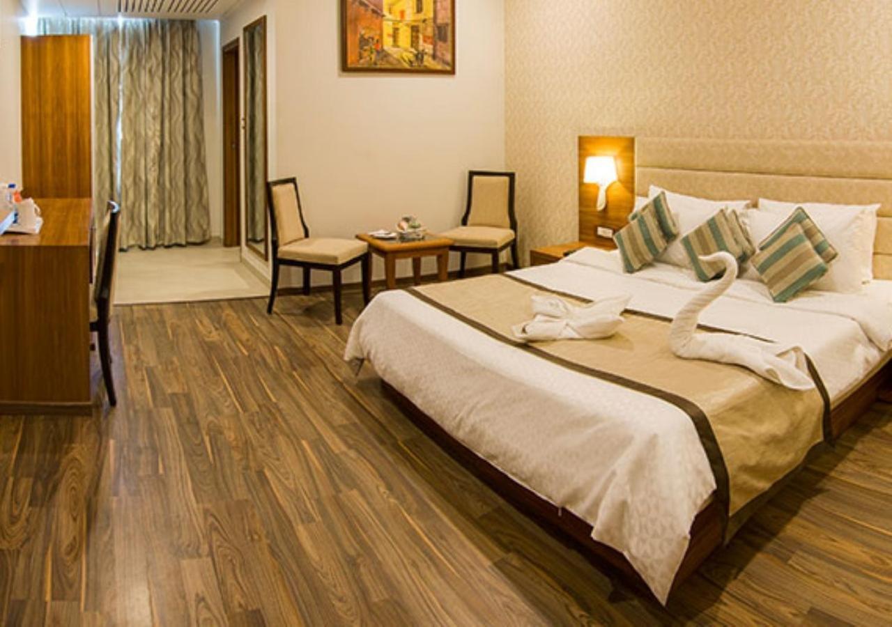 Hotel The India Benares Esterno foto