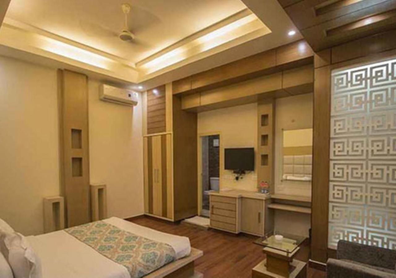 Hotel The India Benares Esterno foto