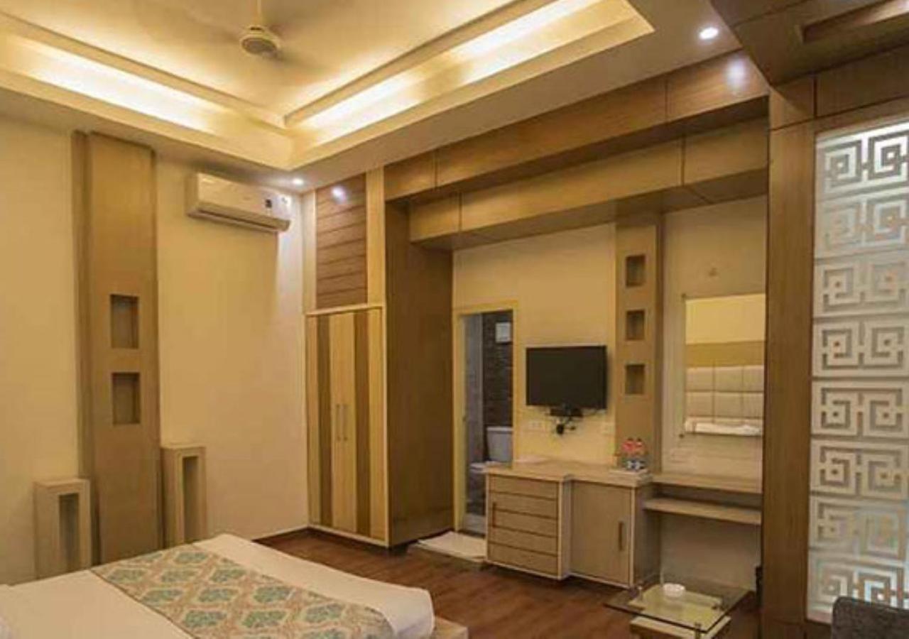 Hotel The India Benares Esterno foto