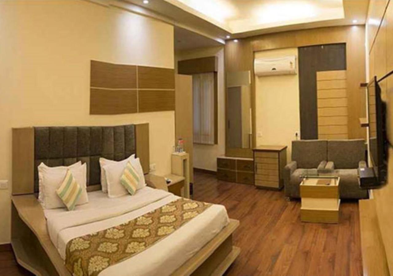 Hotel The India Benares Esterno foto